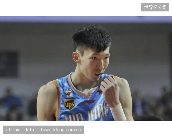 周琦虽统治防守端,但北京队外线失准导致球队惜败于上海。 周琦虽统治防守端,但北京队外线失准导致球队惜败于上海。